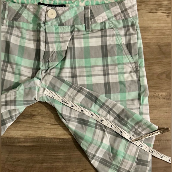 Volcom Bermuda Shorts - Picture 8 of 10